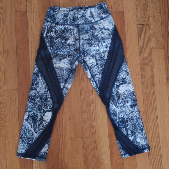 LULULEMON cropped leggings.  Size 6 - Picture 1 of 5